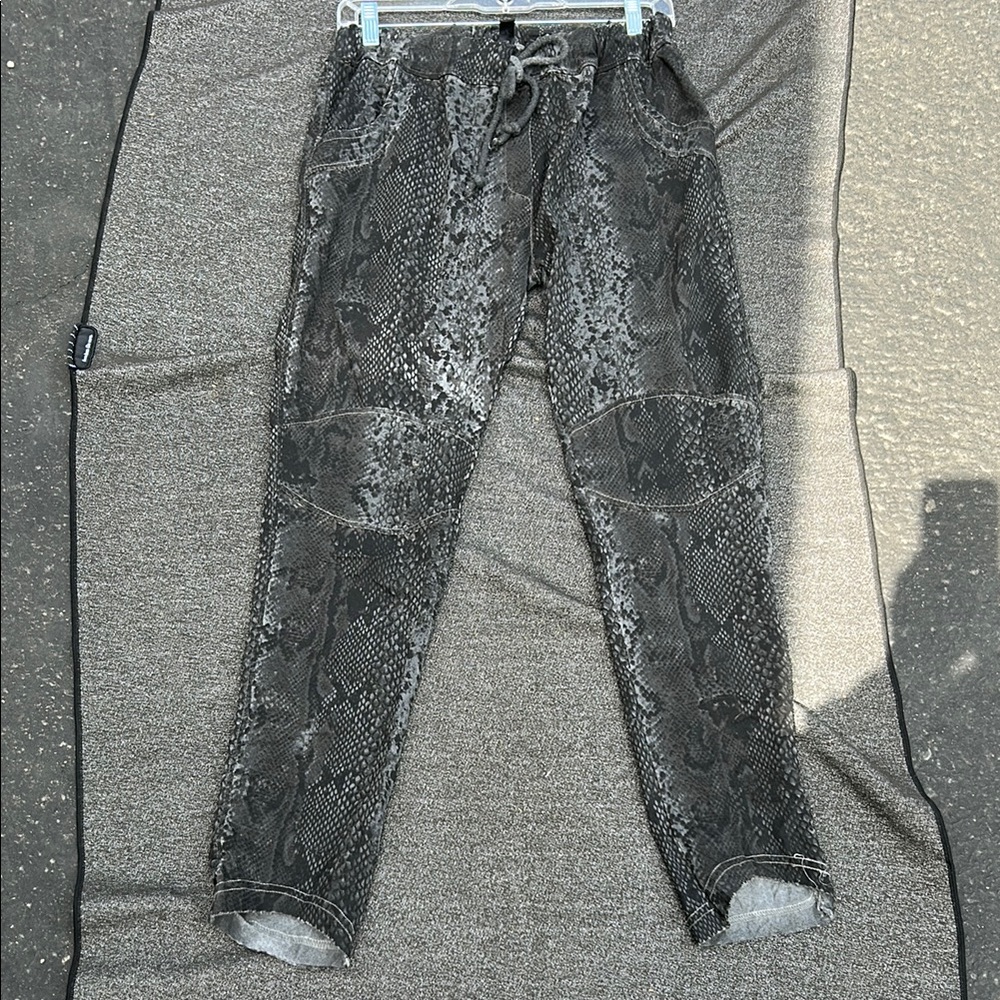 Venti6 NWOT,Snakeskin Patterned Stretch Drawstring Pants. Made in Italy! Size S